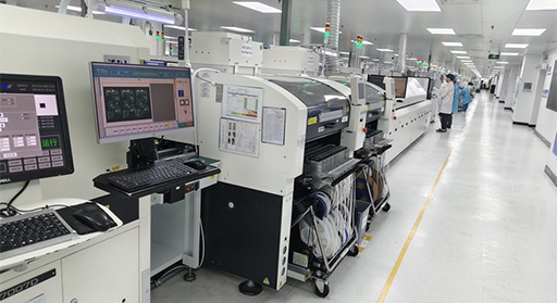 Manual DIP soldering process in Mustar’s PCB assembly workshop